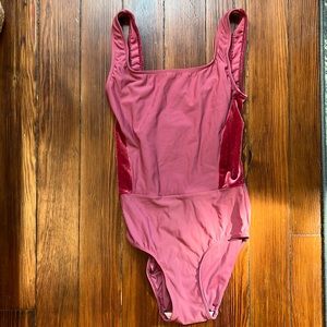 Eleve Ali pink velvet Leo S